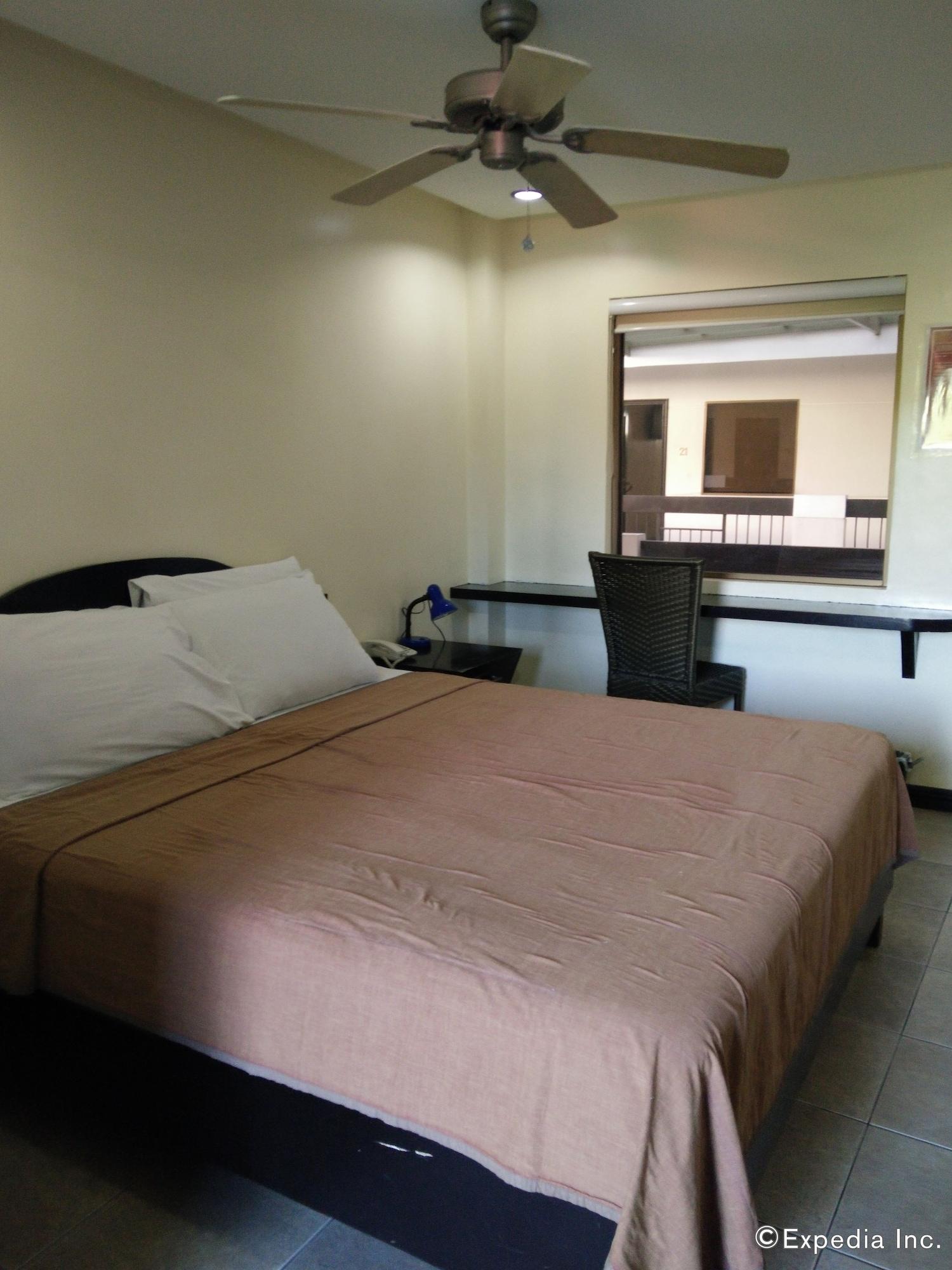 Boomerang Hotel Angeles Esterno foto