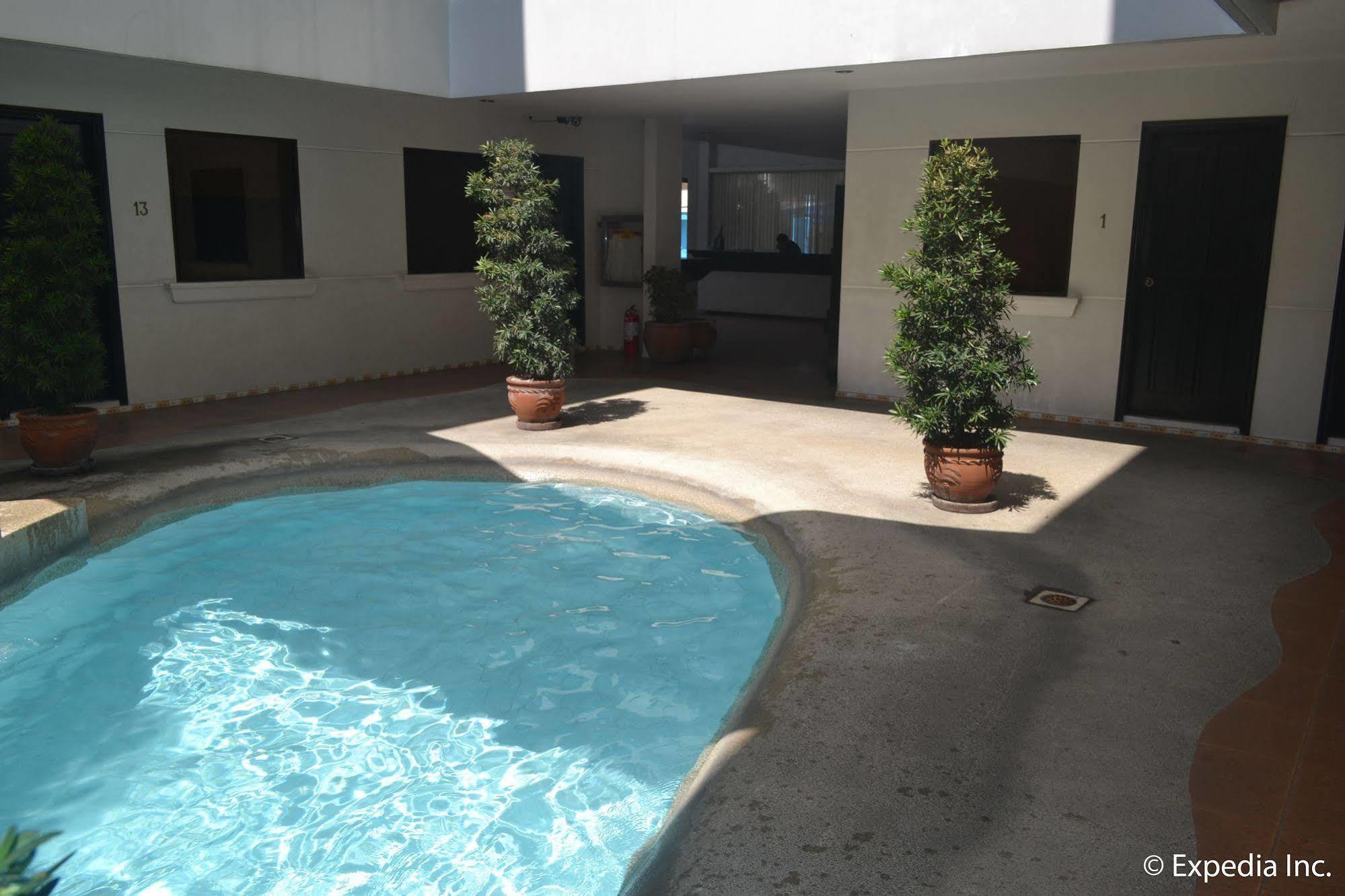 Boomerang Hotel Angeles Esterno foto
