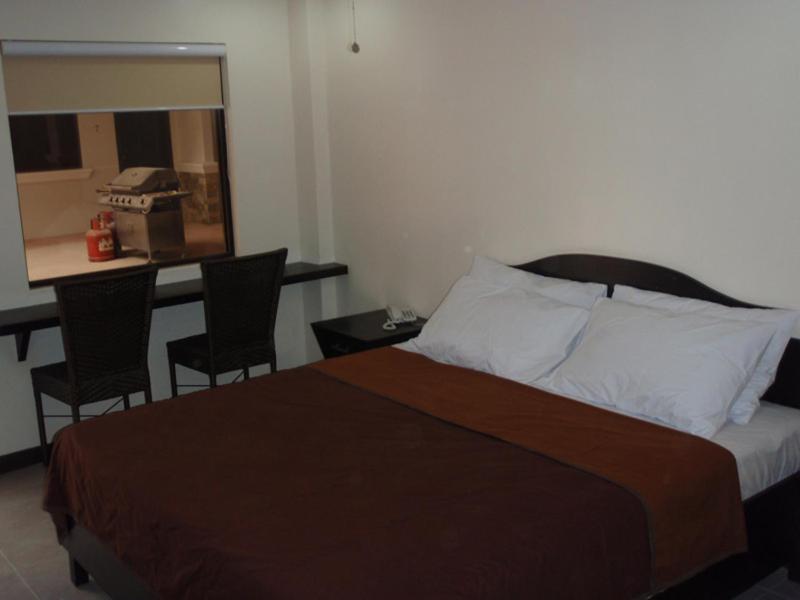 Boomerang Hotel Angeles Esterno foto
