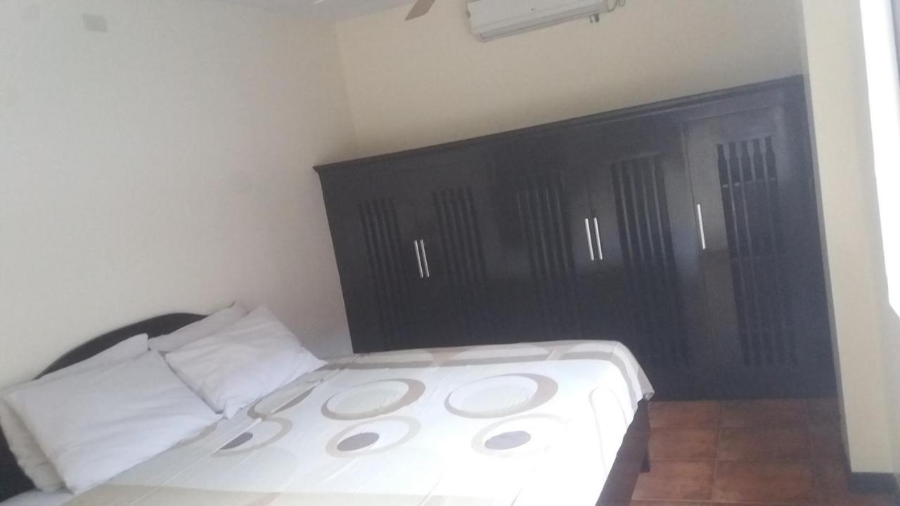 Boomerang Hotel Angeles Esterno foto