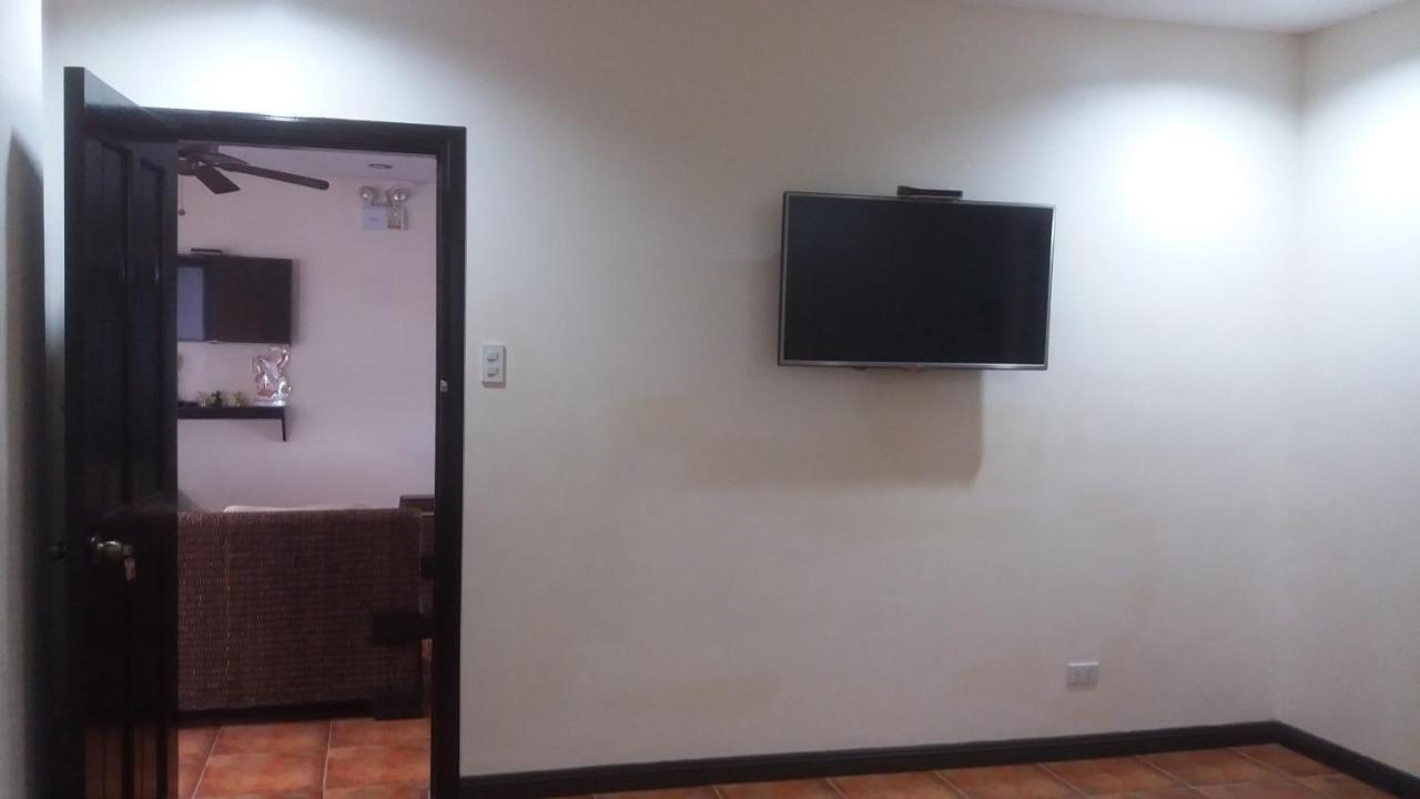 Boomerang Hotel Angeles Esterno foto