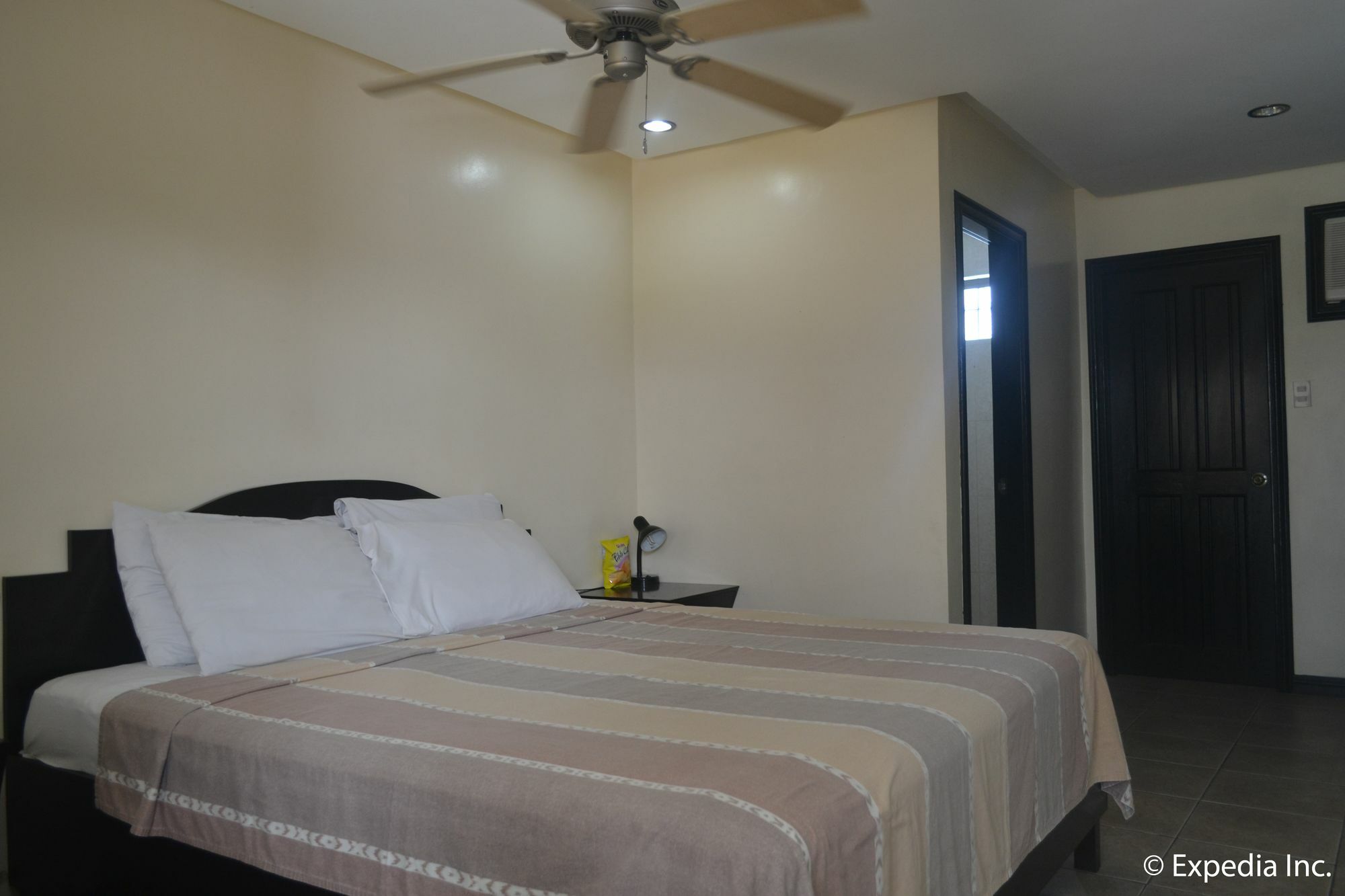 Boomerang Hotel Angeles Esterno foto